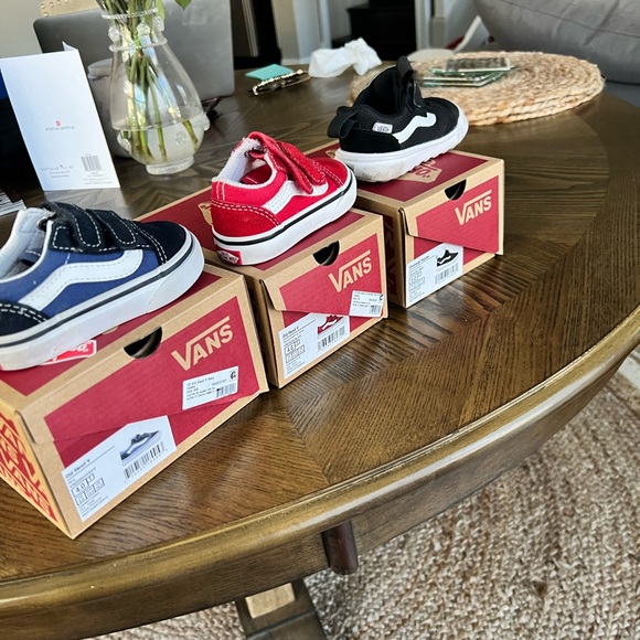 Vans - Picture 2 of 2